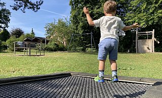 Höhepunkt des Spielplatzes ist für unseren Tester eindeutig das Trampolin. - Felix Eisele