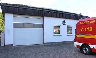 Das Feuerwehrgerätehaus in Bühne muss zwingend erweitert werden, aber es fehlt der Platz. - Burkhard Battran