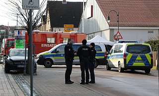 Die Polizei hat den Ort des Geschehens mit einem Großaufgebot weiträumig abgesperrt. - Simone Flörke