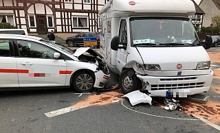 Unfall auf der B 64 bei Godelheim. - Polizei
