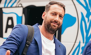 Trainer Mitch Kniat vor dem DFB Pokalfinale in Bugatti. - Bugatti