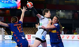 Die deutschen Handballerinnen haben das EM-Vorrundenspiel gegen die Niederlande verloren. - Marco Wolf/dpa