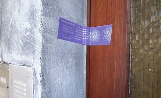 Einen Tag nach dem Verbrechen am Orthweg war die Tür und der Tator noch von den Ermittlern versiegelt worden. - Ilja Regier