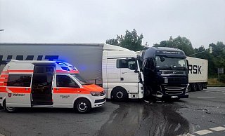 Zwei Lkw sind miteinander kollidiert. Die Kreuzung musste darauf gesperrt werden. - Thorsten Heß
