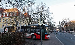Vorsicht ist am Dienstagmorgen an der Kreuzung Münsterkirchplatz/Auf der Freiheit/BerlinerStraße/Arndtstraße geboten. Die Ampelanlage ist nach einem Unfall außer Betrieb. - Frank-Michael Kiel-Steinkamp