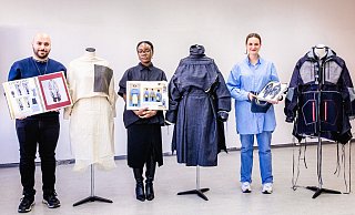 Die Studierenden der Hochschule Bielefeld mit ihren Entwürfen und der Umesetzung. - Christian Kieselbach