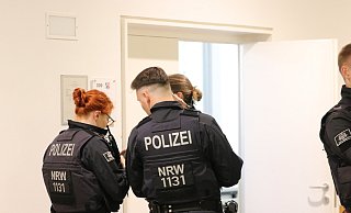 Der Prozess vor dem Jugendschöffengericht begann unter großen Sicherheitsvorkehrungen. - Claus Frickemeier