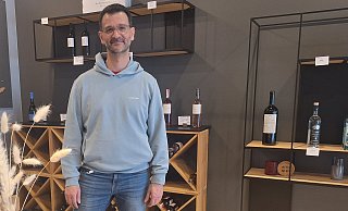 Georgios Rizos setzt nicht nur einen Haken hinter "Georges Delphi", sondern auch hinter seinen Weinhandel "Georges Cava" an der Eschstraße. - Peter Heidbrink