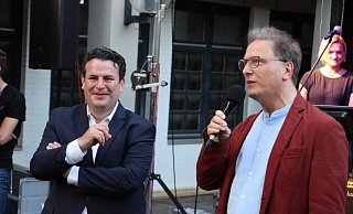 Hubertus Heil (l.) mit dem SPD-Kreisvorsitzenden Helmut Lensdorf. - Alexander Graßhoff Hubertus Heil (l.) mit dem SPD-Kreisvorsitzenden Helmut Lensdorf. - Alexander Graßhoff