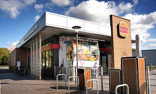 Im Kreis Gütersloh gibt es aktuell drei Burger King-Filialen. Die an der Berliner Straße in Gütersloh ist die neuste - und die erste deutschlandweit mit zwei Drive-In-Spuren. - Andreas Frücht