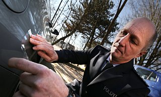 Beweissicherung nach einer Unfallflucht (Symbolfoto). - Gerald Dunkel