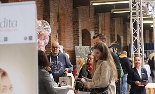 Die Bau- und Hochzeitsmesse sorgte im Jahr 2024 Besucherzahlen. Am kommenden Wochenende locken wieder diverse Angebote in den Herforder Güterbahnhof. - Claus Frickemeier
