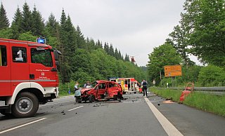Der Rettungshubschrauber landet an der Unfallstelle. - Madita Schellenberg