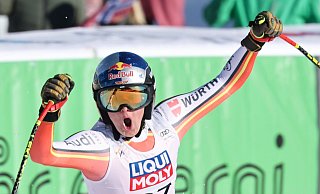 Feiert ihren ersten Podestplatz im Weltcup: Emma Aicher. - Marco Trovati/AP/dpa