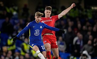 Traf noch seiner Corona-Infektion erstmals wieder: Chelseas Timo Werner (l). - Foto: Matt Dunham/AP/dpa