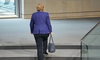 Ende einer Ära: Angela Merkel hat sich nach mehr als 30 Jahren im Bundestag von der Unionsfraktion verabschiedet. - Foto: Michael Kappeler/dpa