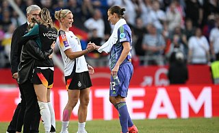 Alexandra Popp und Ann-Katrin Berger: Jetzt gegen die USA gefordert - Sebastian Gollnow/dpa