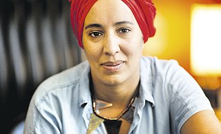 Fühlt sich wohl in der Stadt am Teuto: Michelle Bray (32) ist neue Agentin für Diversität am Theater Bielefeld. Foto: O. Krato - Oliver Krato