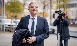 Norbert Röttgen, CDU-Präsidiumsmitglied, kommt zu den Sondersitzungen von Präsidium und Bundesvorstand seiner Partei. - Foto: Kay Nietfeld/dpa
