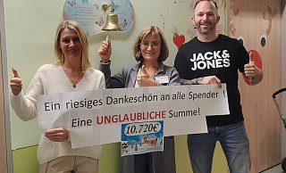 Im vergangenen Jahr konnte Michael Grüttner (r.) eine Rekordsumme an Erzieherin Claudia Bahl (l.) und Eva Prasuhn, Vorsitzende der Initiative Eltern krebskranker Kinder, übergeben. - Privat