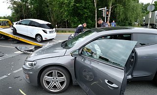 Kollidiert: Auf der Verler Straße in Spexard stießen ein Toyota und ein VW zusammen. - Andreas Frücht