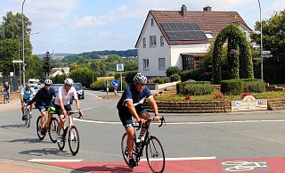 Vom Kreisel an der Ahmser Straße waren es nur noch wenige Meter bis zum Endpunkt der Rundfahrt. Aber auch hier muss die Straßenverkehrsordnung eingehalten werden. - Dirk Kröger