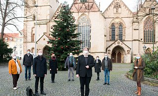 Eva-Maria Schnarre (v.l.), Michael Große, Gerald Haringhaus, Simone Rasch, Dirk Thomas, Johannes Beer, Gerda-Marie Kleine, Dietmar Stuke und Frauke Wagner bieten ein Heilig Abend viele Gottesdienste an. - Ralf Bittner
