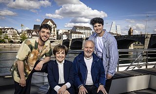 Paola (2.v.l.) und Luca Hänni (l) sind beim ESC 2025 mit von der Partie. - Michael Buholzer/KEYSTONE/dpa