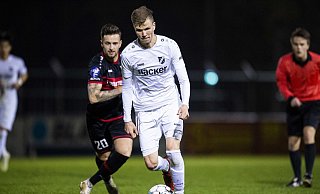 Schwere Aufgabe vor der Brust: Rödinghausens Sechser: Lukas Kunze. - Noah Wedel