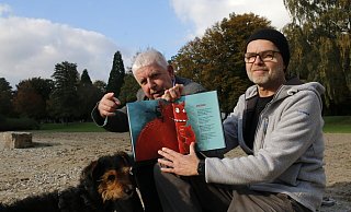 Erwin Grosche (l.) und Gennadi Isaak haben mit "Monster Monster" ihr drittes gemeinsames Buch veröffentlicht. - Henrike Buschmann