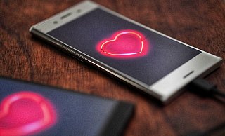 Love-Scamming fängt ganz harmlos an - mit ein paar Nachrichten im Chat. Doch viele verfallen nach und nach den Schmeicheleien der Betrüger. - Symbolfoto/Pixabay