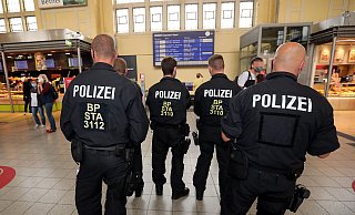 Die Bielefelder Polizei hat nach einem Vorfall am Hauptbahnhof mehrere Verdächtige per Fotofahndung gesucht. Mit Erfolg. - Symbolfoto: Wolfgang Rudolf
