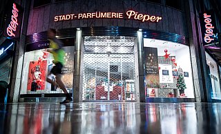 Ein Foto aus schlechten Zeiten: Dezember 2020, wegen eines Corona-Lockdowns blieb auch dieser Pieper-Shop zeitweise geschlossen. Die Shops sind längst wieder geöffnet und bleiben es auch, trotz Insolvenzverfahrens. - Fabian Strauch/dpa