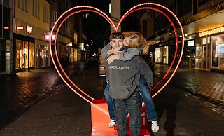 Angeline und Leon im Herz in der Bahnhofstraße. - Benjamin Janzen / Bielefeld Marketing