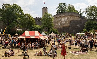 Ein Besuchermagnet: Das Sparenburgfest lockte an drei Tagen zur Festung. - Dennis Angenendt