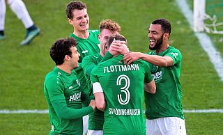 Yassin Ibrahim (r.) freut sich mit Nico Buckmaier (v. l.), Julian Wolff und Jannik Mause über Daniel Flottmanns Treffer zum 4:1. - Noah Wedel