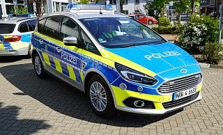 Im neuen Streifenwagen Ford-S-Max gibt es jetzt genug Platz. - Polizei Herford