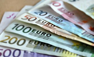 Der Mann hatte eine fünfstellige Summe bei sich. - Symbolfoto: pixabay / Creative Commons