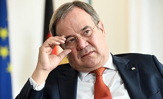 Armin Laschet reagiert auf aktuelle Umfragewerte schmallippig. - Sepp Spiegl