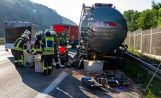 Der Unfall auf der A2 beschäftigte die Portaner Feuerwehr am Samstagmorgen - Feuerwehr Porta/Michael Horst