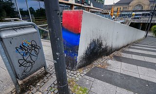 An vielen Stellen sind die Mauern verdreckt. Teilweise erinnert es an Schimmel. - Andreas Zobe