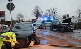 Die Werster Straße ist am Nachmittag wegen einem Verkehrsunfall am Betonwerk Bieren gesperrt. - Ulf Hanke