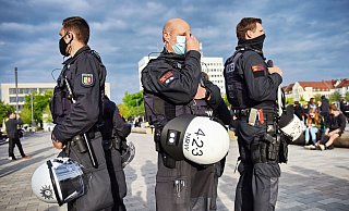 Nach dem Tumult am Kesselbrink ging es vor Gericht um die Frage: Darf die Polizei auf dem Kesselbrink ohne Angabe von Gründen Personen kontrollieren? - Barbara Franke