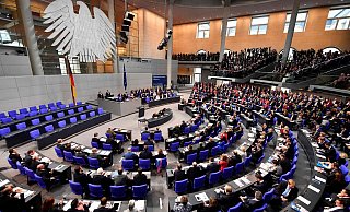 15 Abgeordnete aus OWL werden im neuen Bundestag Platz nehmen. Andere Regionen sind aber viel stärker dort vertreten. - AFP