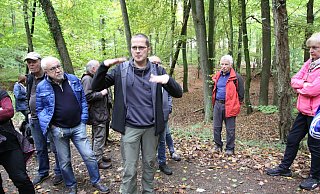 Christoph Münter berichtete den Teilnehmern vom geplanten Verlauf einer der Varianten. - Björn Kenter
