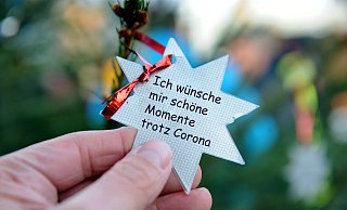 Manchmal hilfts, wenn man Wünsche an einem Wunschbaum aufhängt. - Joern Spreen-Ledebur