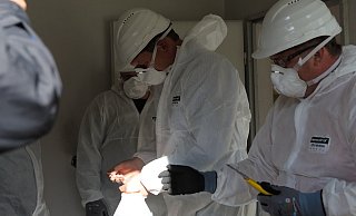 Im Schadenshaus in Hüllhorst werden Fachkräfte aus dem ganzen Bundesgebiet und Österreich bei realen Bedingungen regelmäßig aus- und weitergebildet. - Schadendienst 24