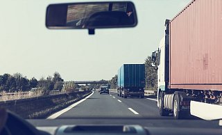 Die Regelung gilt auch für Leerfahrten, aber „bis auf weiteres" nicht für Großraum- und Schwertransporte. - Pixabay