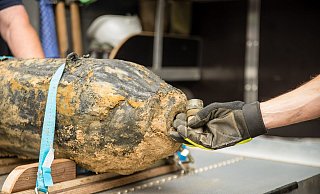 Im Erdreich an der Talbrückenstraße wurde ein Blindgänger aus dem Weltkrieg entdeckt. Die Stadt muss ab 15 Uhr den Gefahren bereich evakuieren. - Symbolfoto: Christian Mathiesen