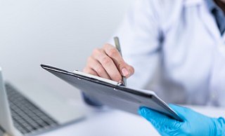 Probleme bereitet momentan der Mangel an Pflegepersonal, so der Gesundheitsexperte Uwe Borchers. - Symbolfoto/ Pixabay